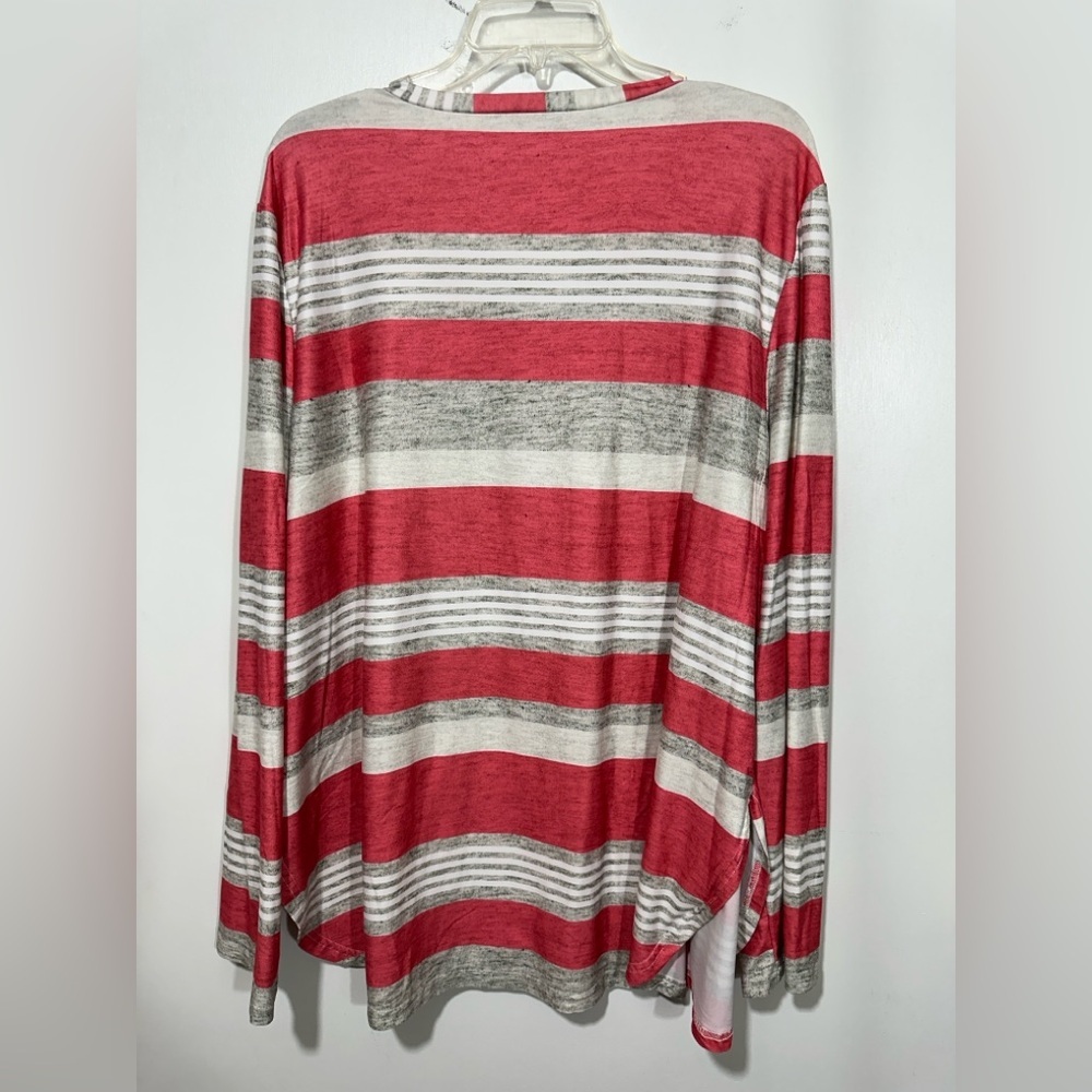 Woman’s long sleeve shirt - Picture 2 of 3